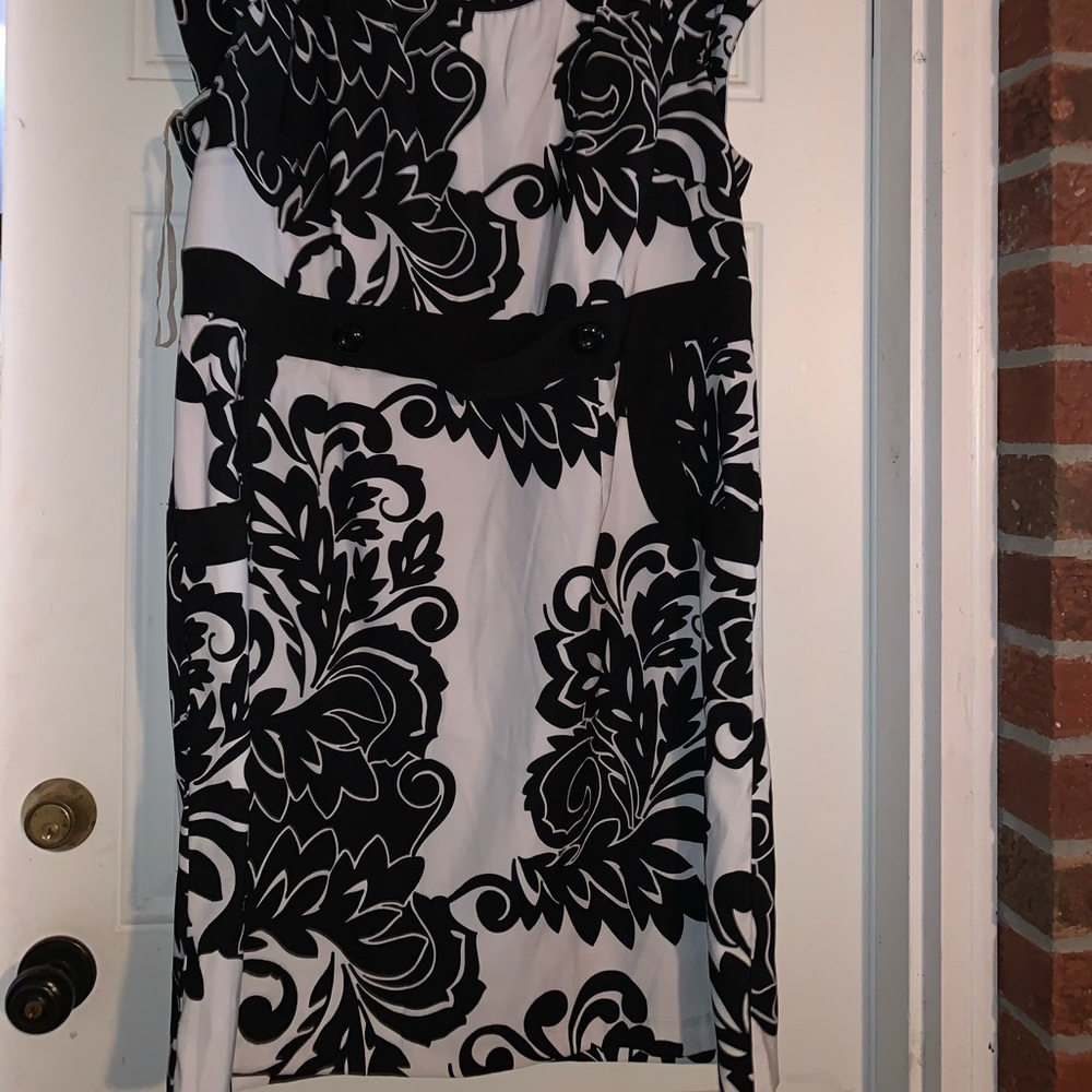 Dress - Picture 2 of 4